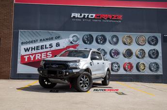 FORD RANGER MO970 GLOSS GREY CENTRE WITH BLACK LIP